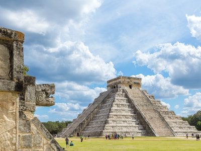 Chich&eacute;n Itz&aacute; is home to famous Maya structures such as El Castillo.