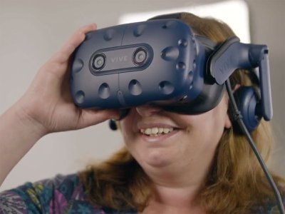 A patient uses the gameChange virtual reality program.